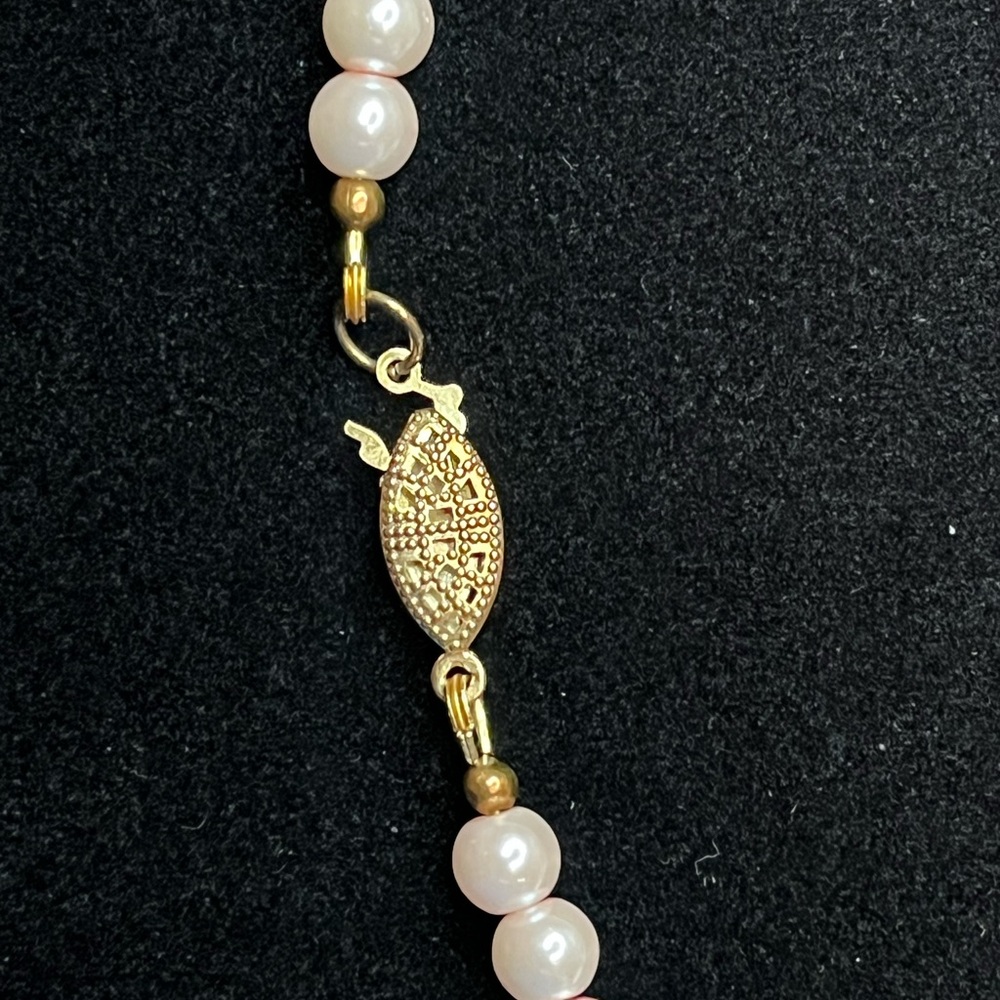 Vintage glass pearl necklace with glass-painted pendant - Picture 13 of 14